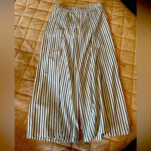 Miilla NWOT flutter opening pants with partial lining. Super cute for summer!